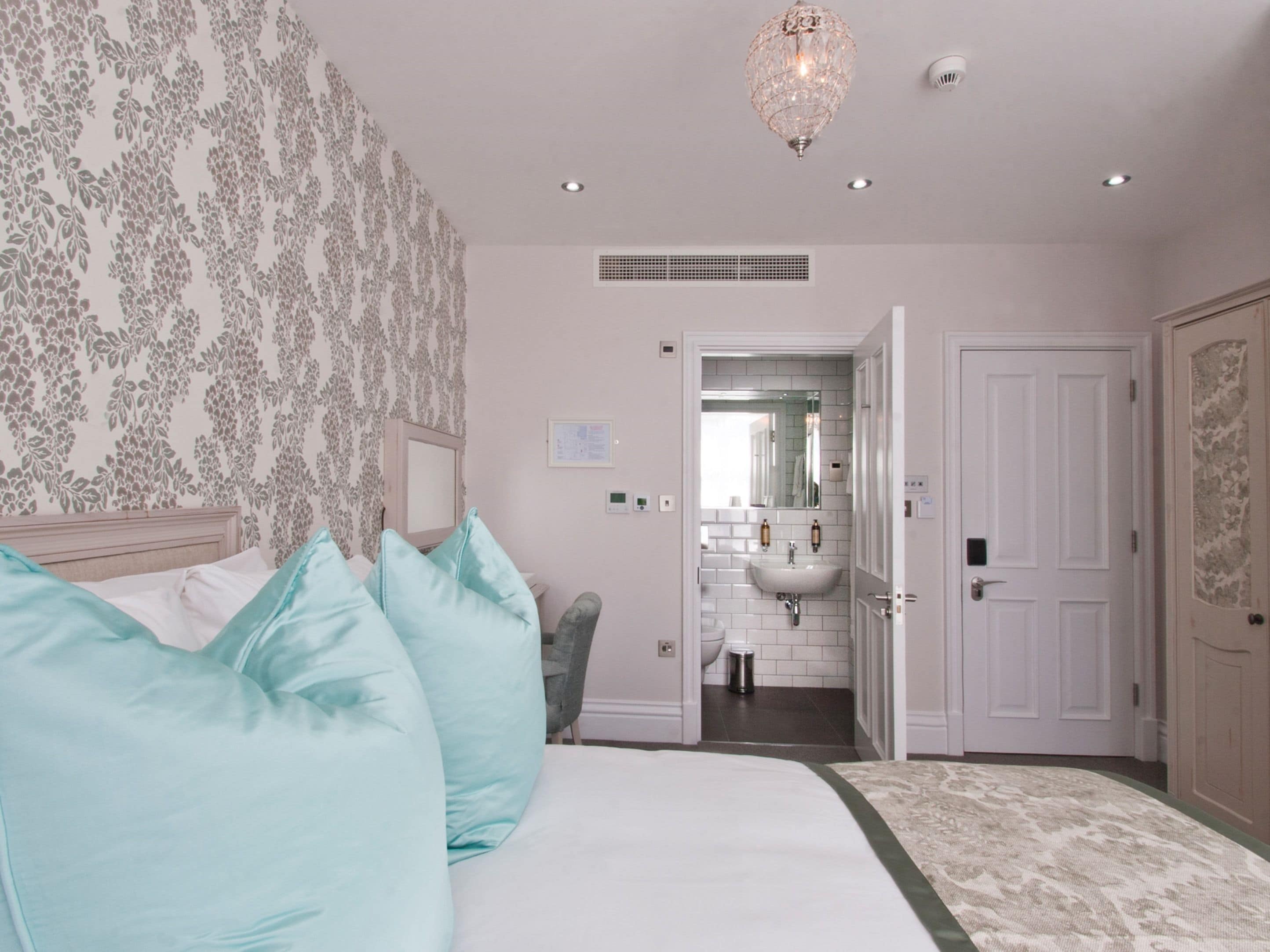 Deluxe Double Room (If extra bed required contact Hotel)