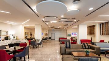 Área de estar no saguão