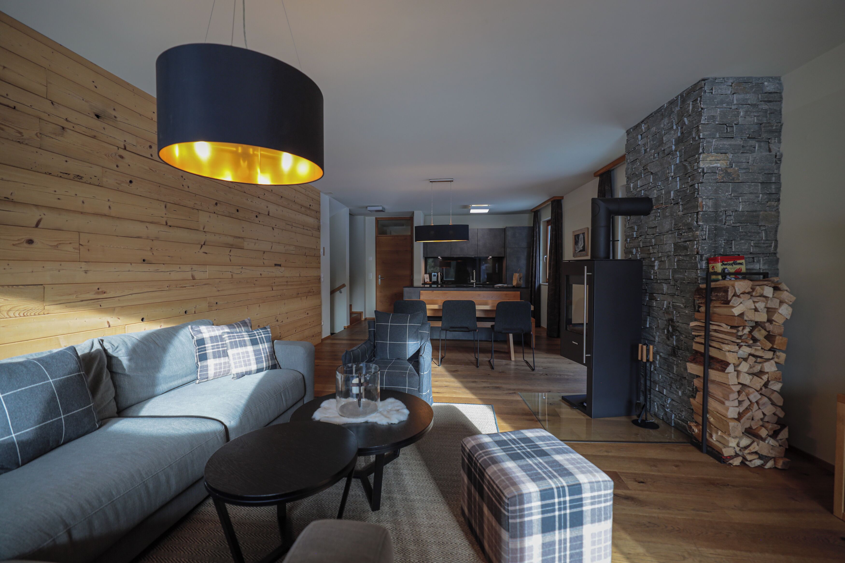 Alpehytte, 3 soverom | Sengetøy av topp kvalitet, individuelt dekorert og individuelt innredet