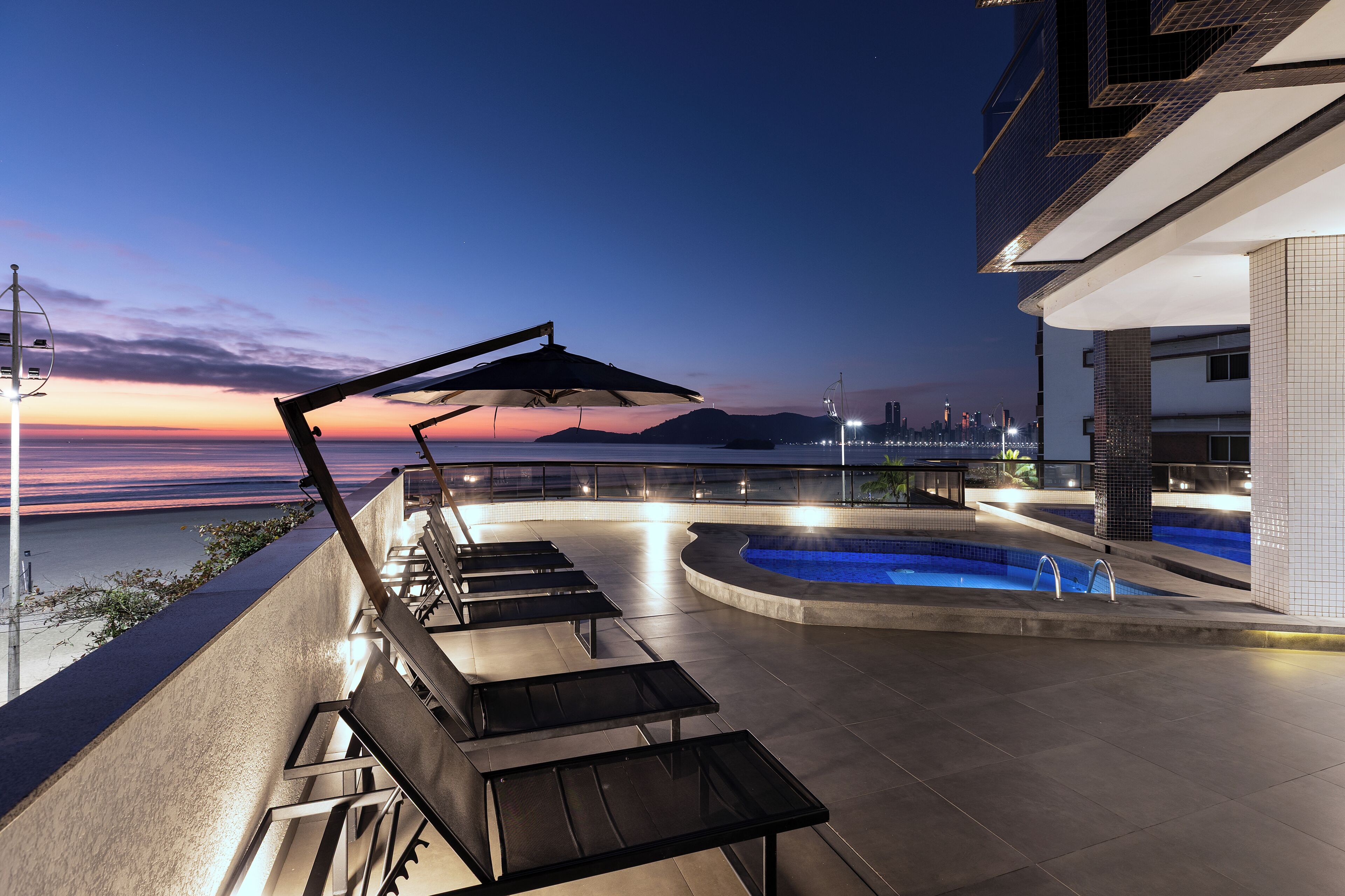 2 indoor pools, pool loungers