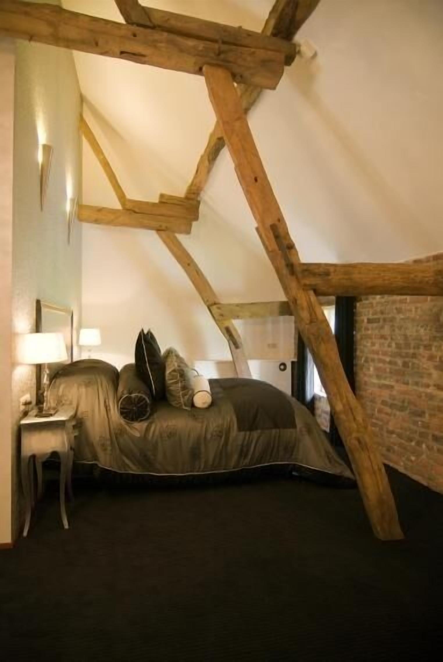 junior suite | living area | tv