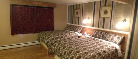 Deluxe Room, 2 Queen Beds | Desk, free WiFi