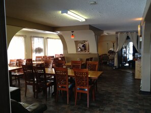 Breakfast area - Galaxy Motel (St. Paul)