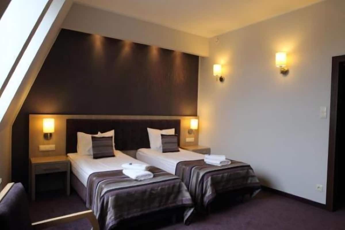 Superior Double Room | Een minibar, een kluis op de kamer, een bureau, geluiddichte muren