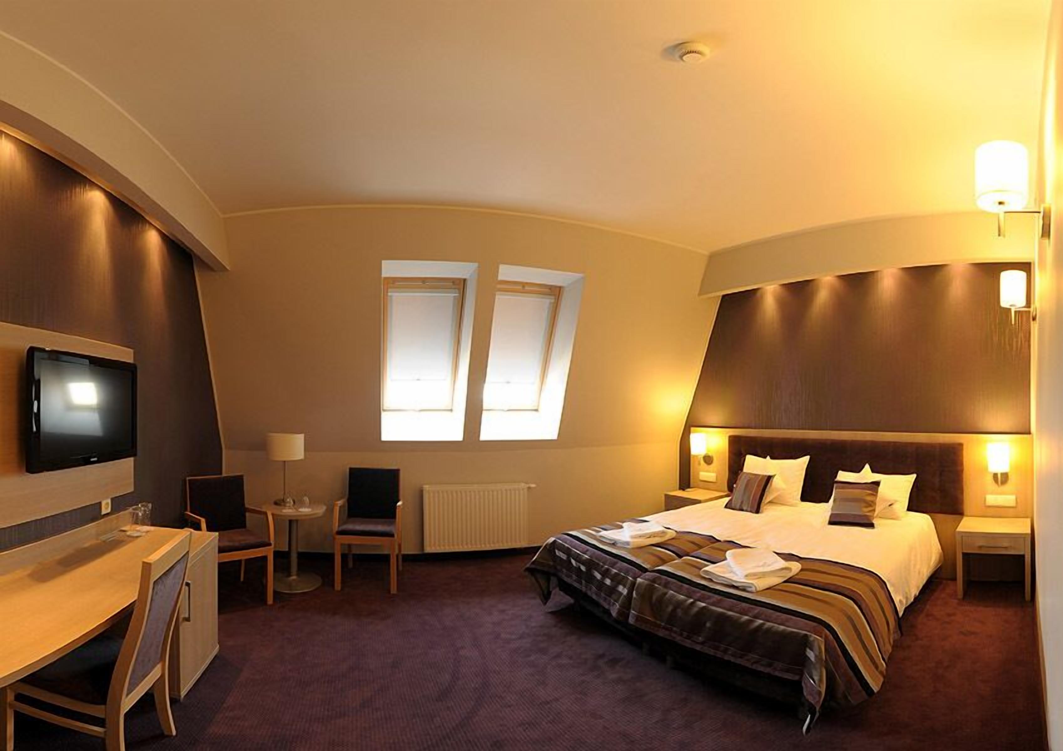 minibar, in-room safe, desk, soundproofing