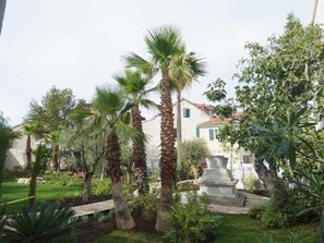 Garden view - Divota Apartment Hotel (Split)