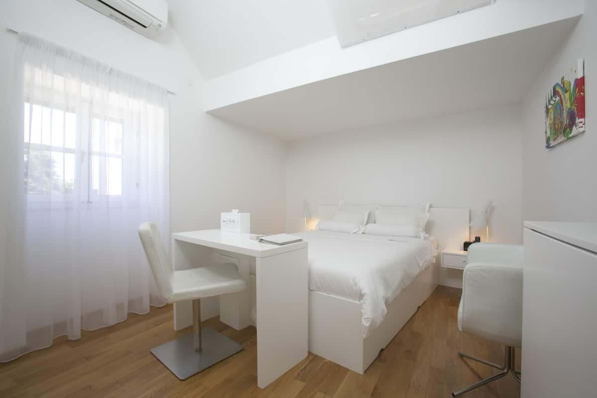 Small and Cozy Double Room | 3 bedrooms, hypo-allergenic bedding, minibar, in-room safe