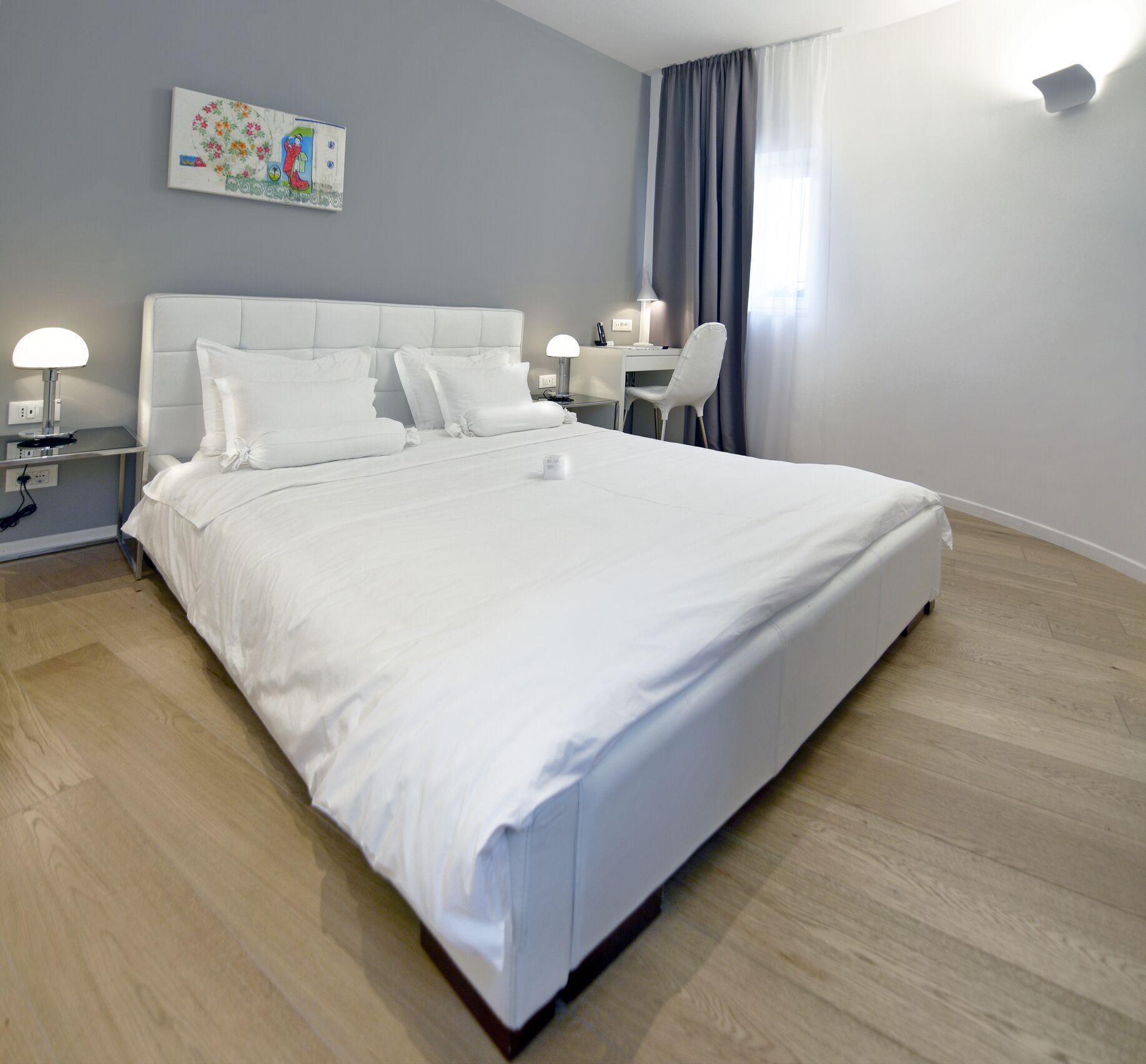 Hypo-allergenic bedding, minibar, in-room safe, desk