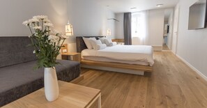 Quarto casal ou duplo luxo | Roupas de cama antialérgicas, frigobar, cofres nos quartos, escrivaninha