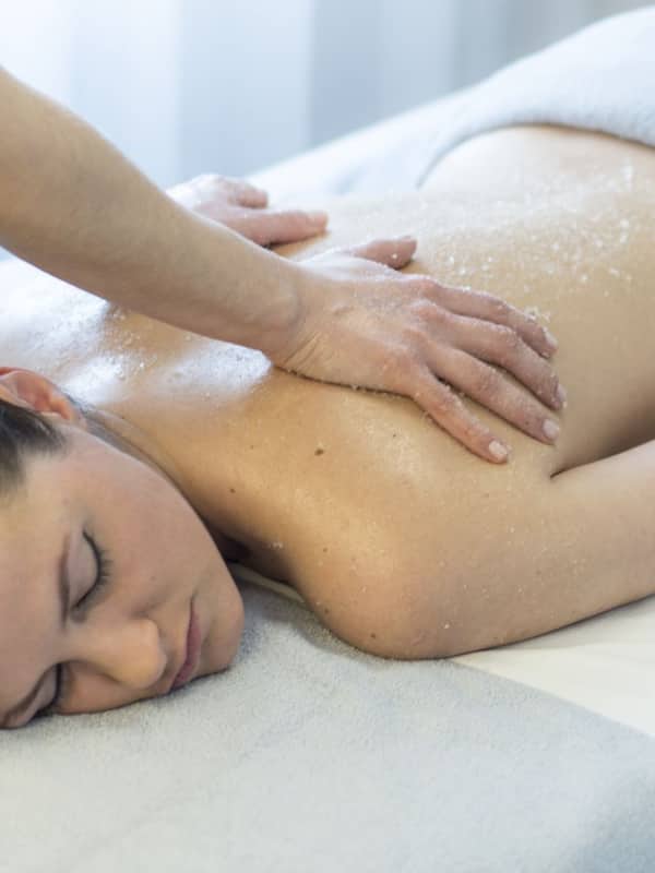 Lichaamsbehandelingen, hydrotherapie, aromatherapie, hotstone-massages