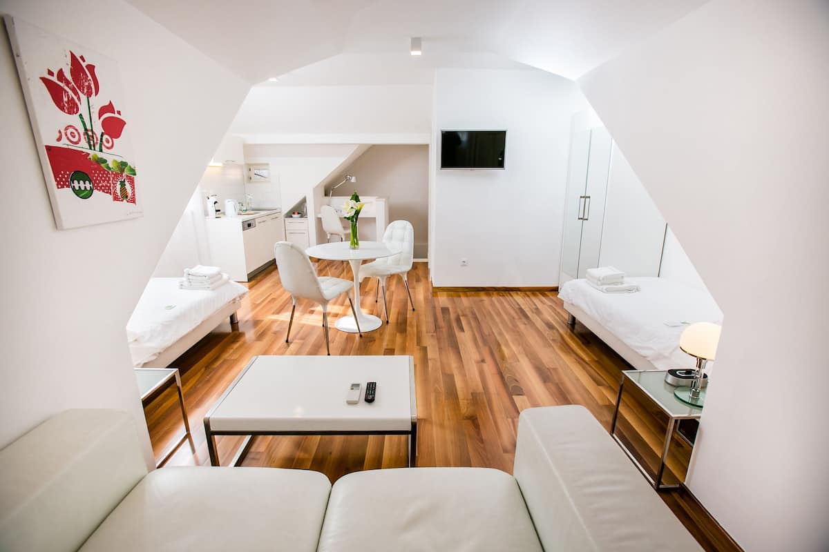Superior Twin Studio | 3 bedrooms, hypo-allergenic bedding, minibar, in-room safe