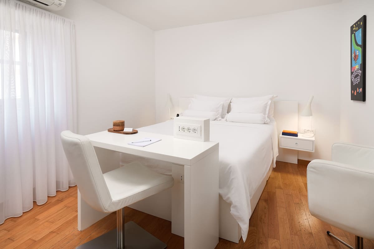 Small and Cozy Double Room with Balcony | 3 bedrooms, hypo-allergenic bedding, minibar, in-room safe