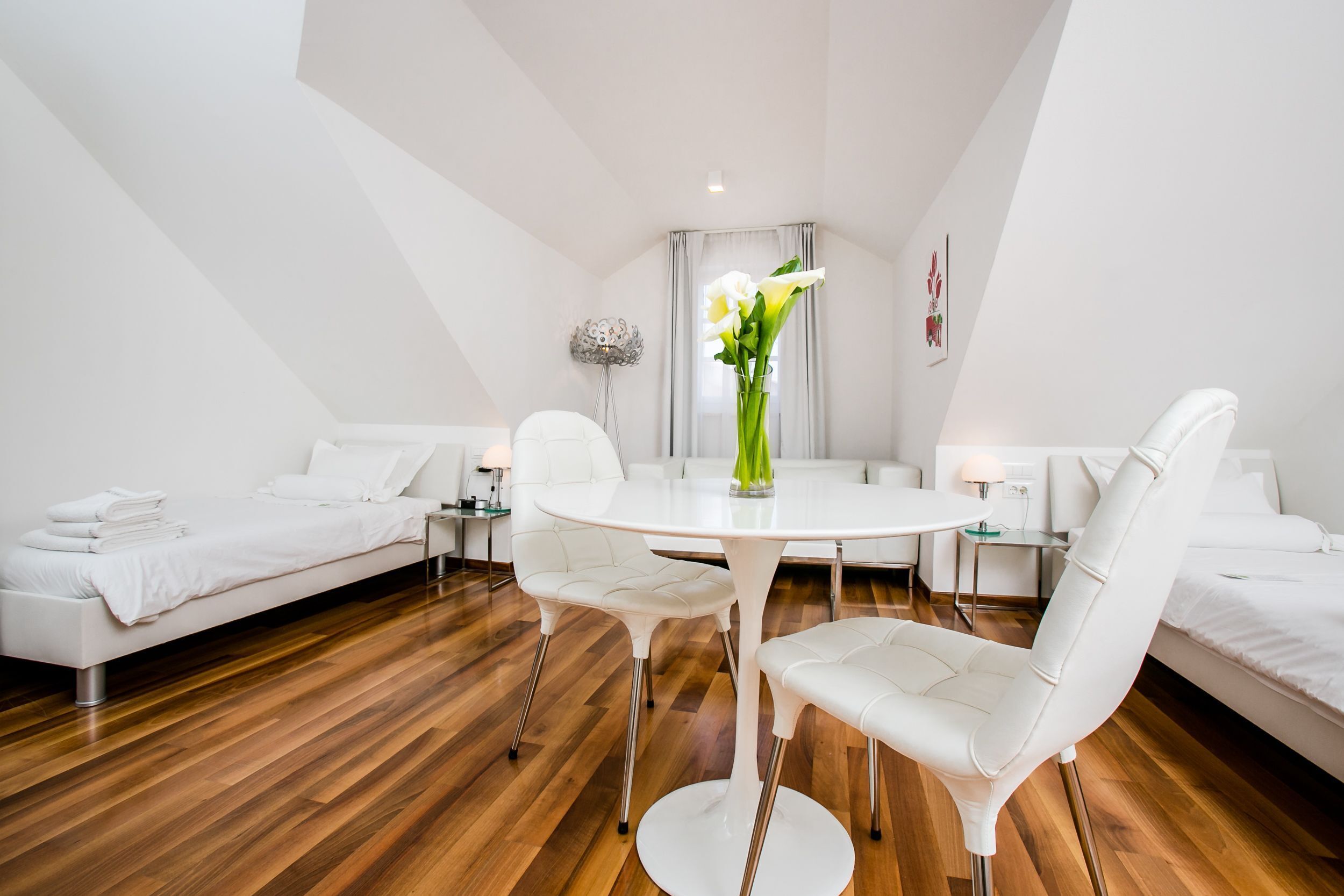 Literie hypoallergénique, minibar, coffres-forts dans les chambres