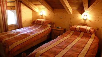 Classic Twin Room | Blackout drapes, free WiFi