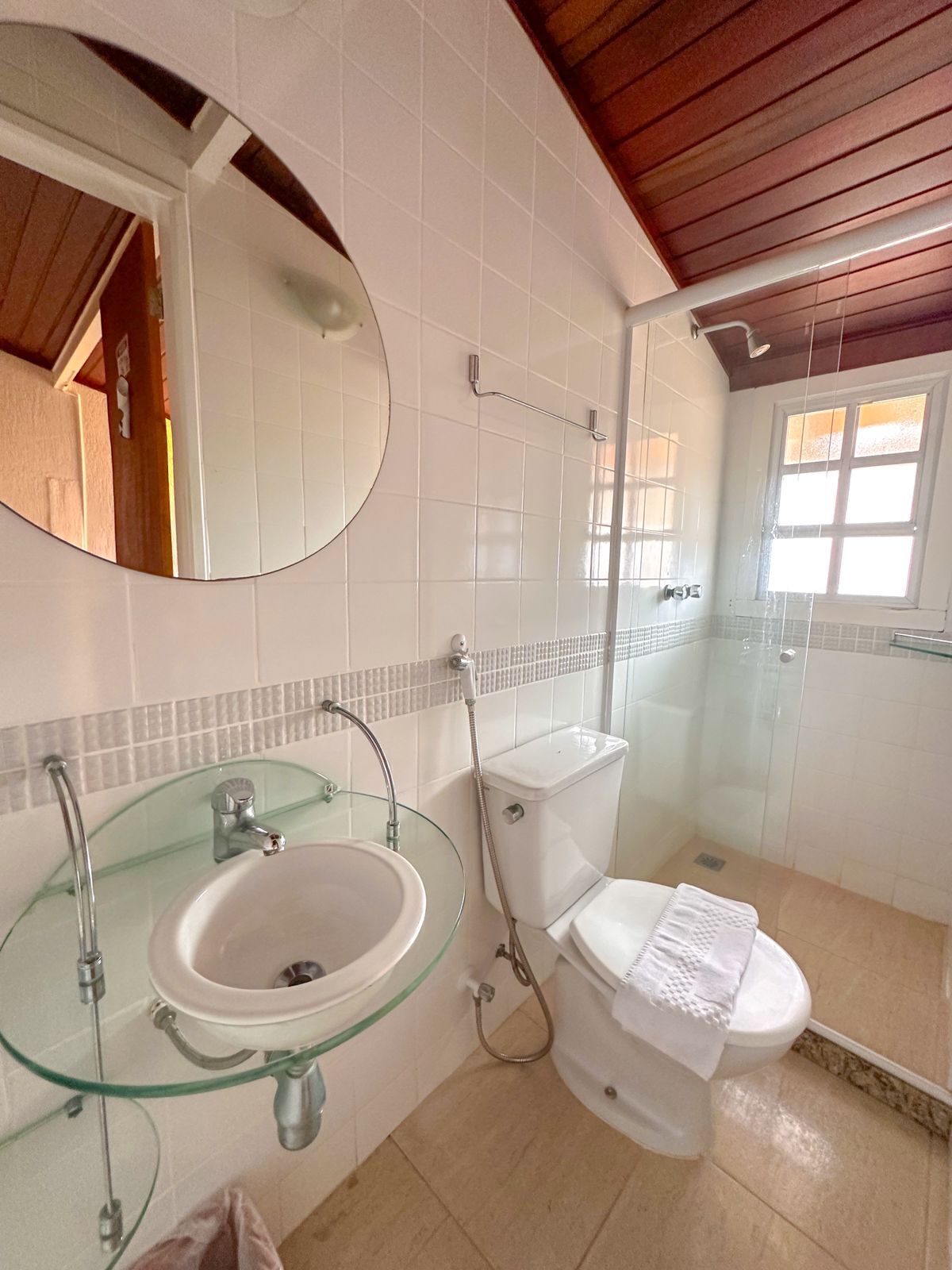 basic studio | bathroom | towels