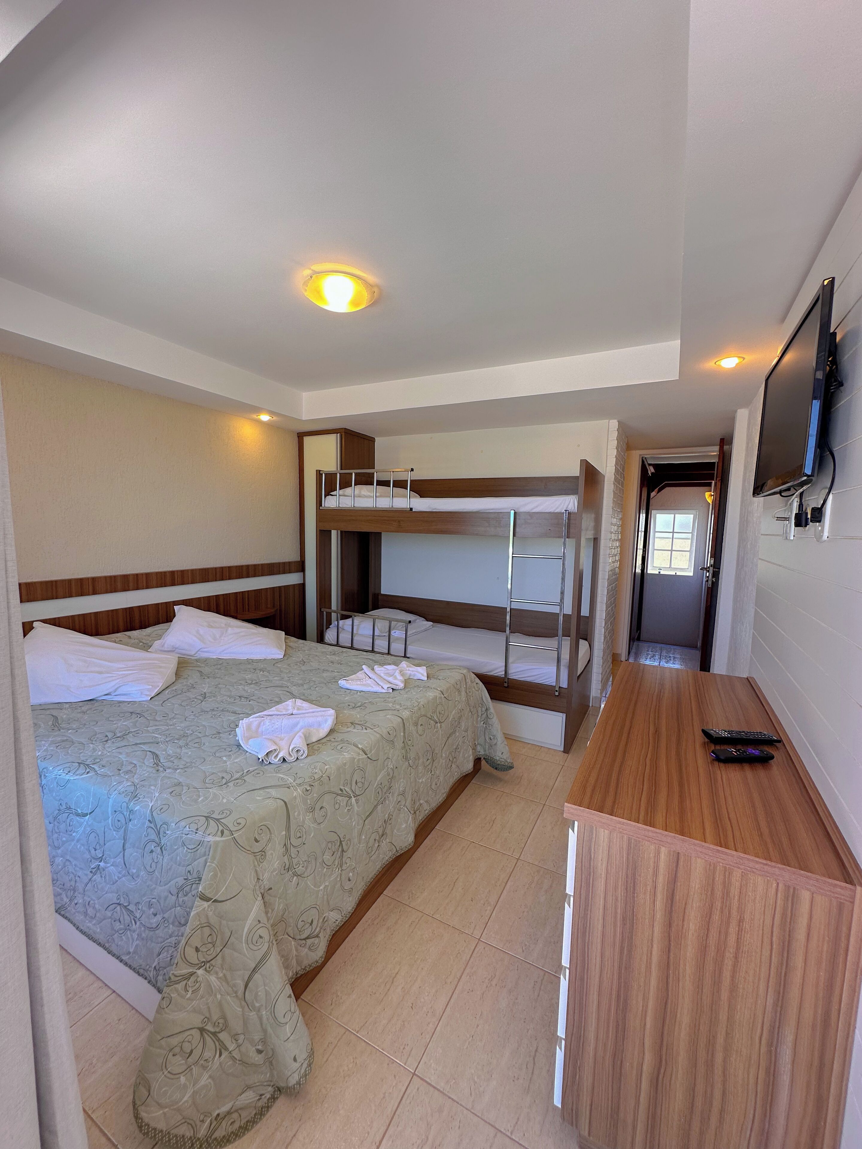 Chambre Deluxe | Minibar, coffres-forts dans les chambres, rideaux occultants