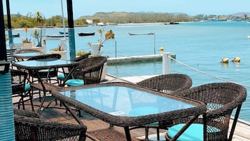 Breakfast, lunch, dinner served; international cuisine