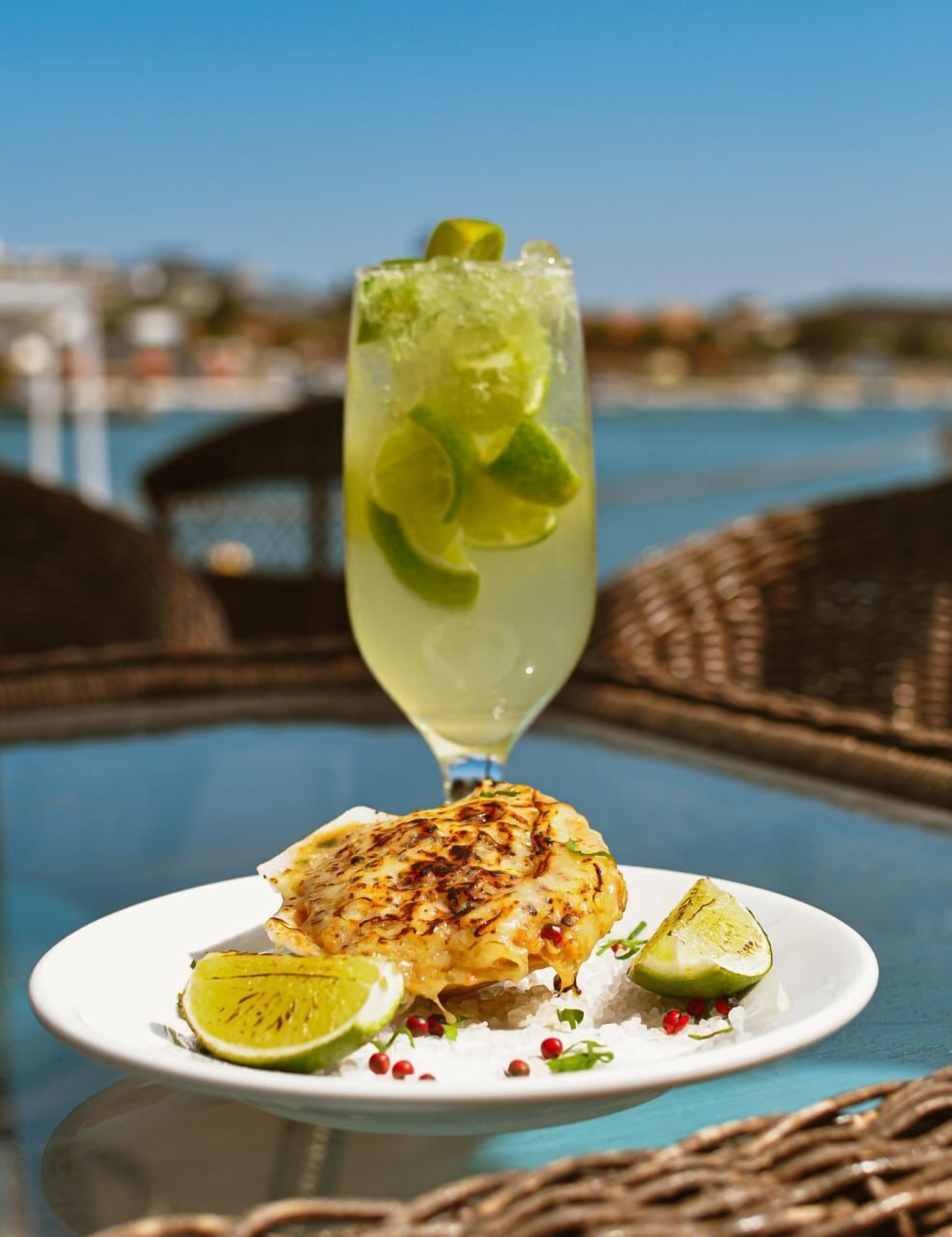 breakfast, lunch, dinner served; international cuisine