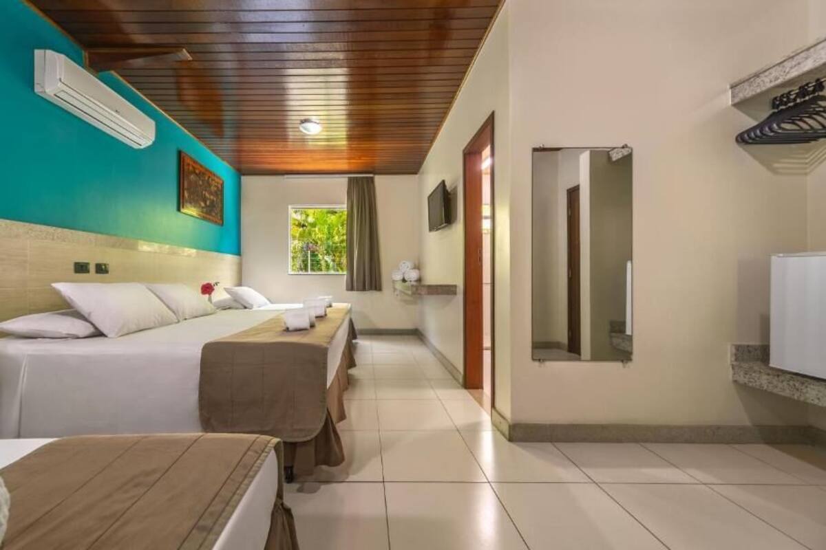 Minibar, in-room safe, blackout drapes, WiFi (free)