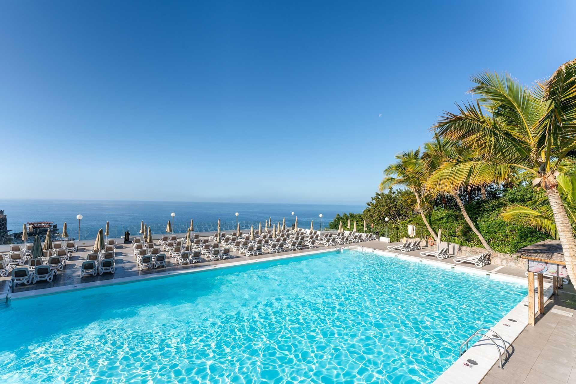 2 outdoor pools, pool umbrellas, sun loungers