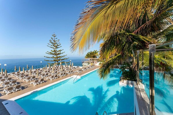 2 outdoor pools, pool umbrellas, sun loungers