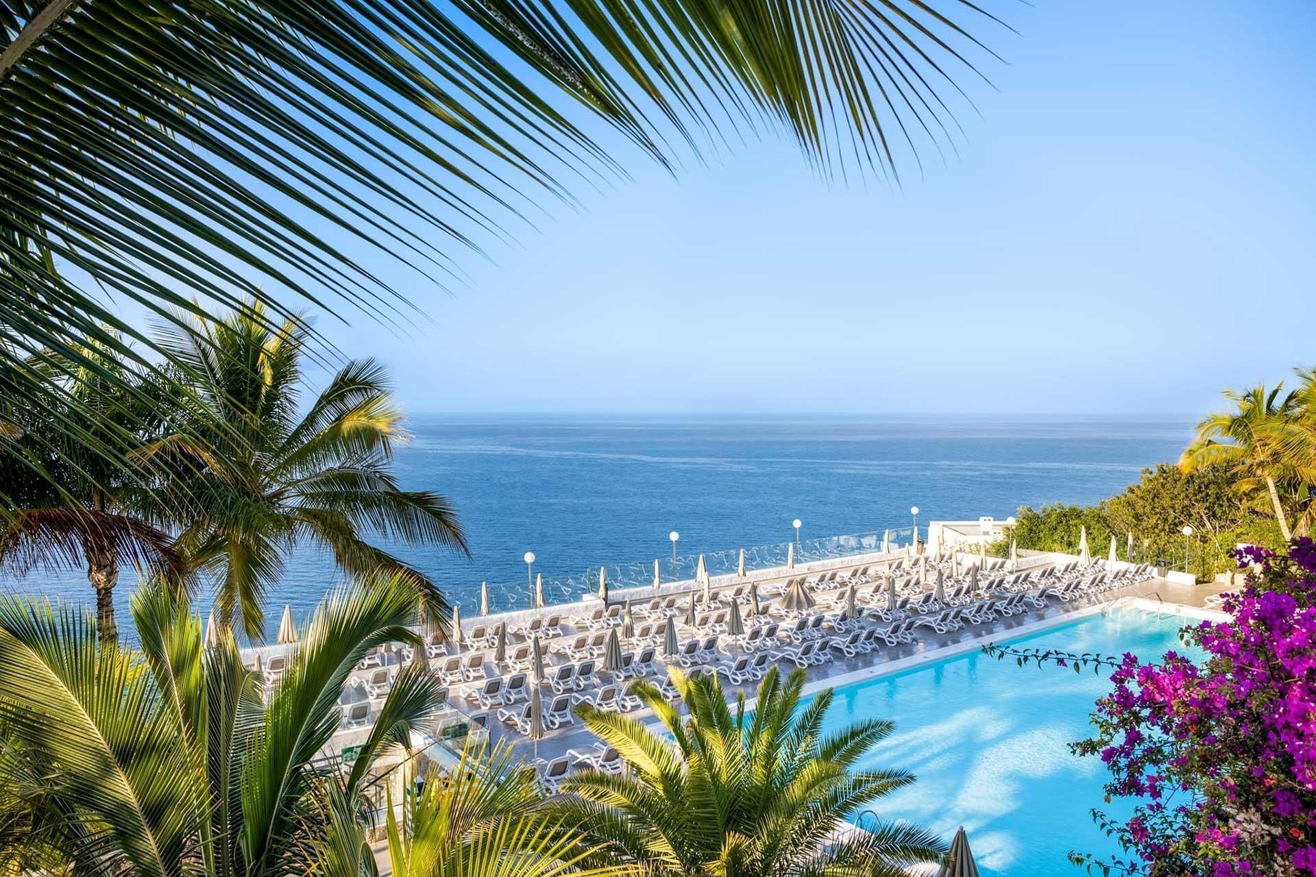 2 outdoor pools, pool umbrellas, sun loungers