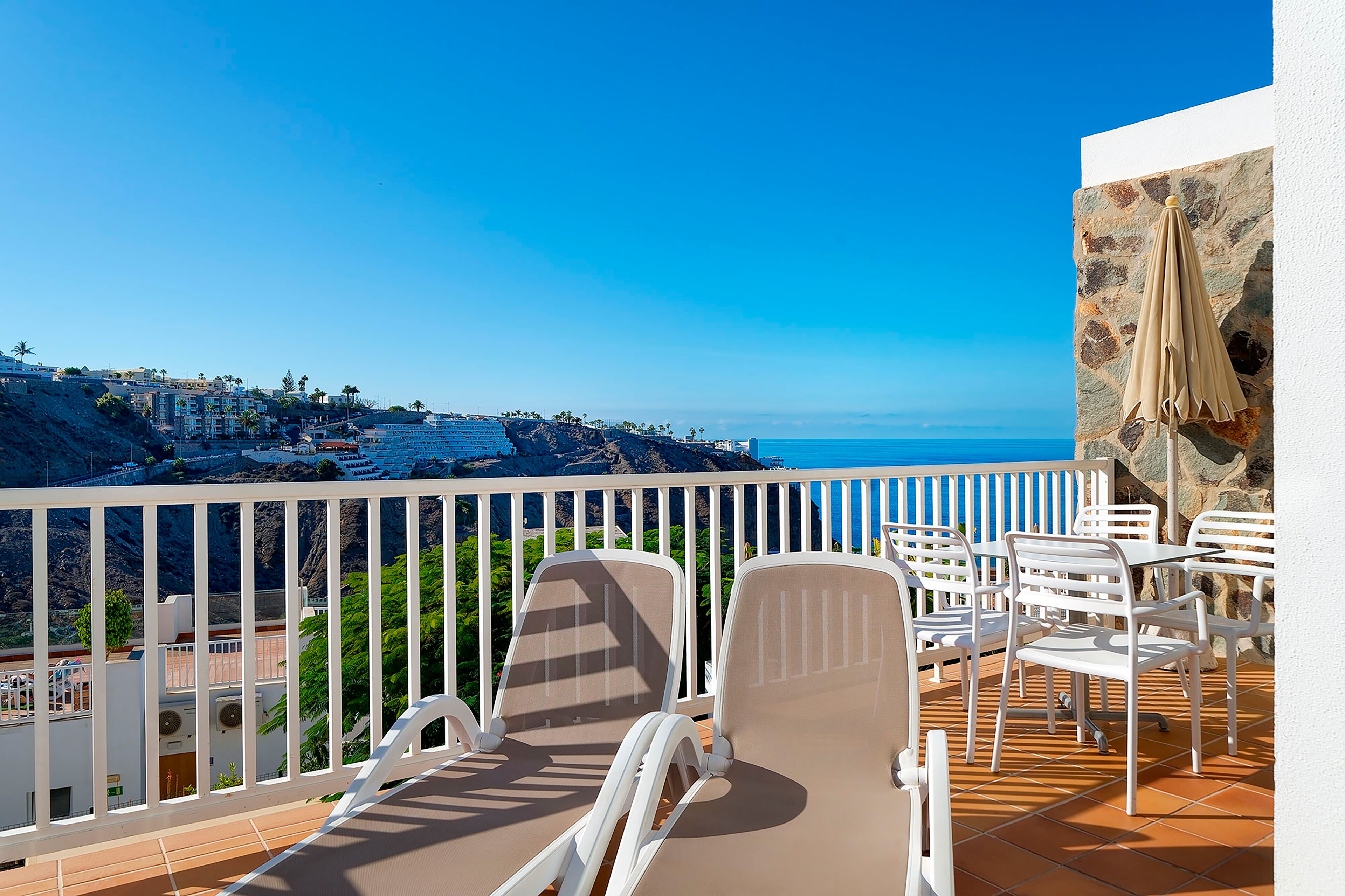 Seprai premium, brankas, dan gratis tempat tidur lipat/ekstra