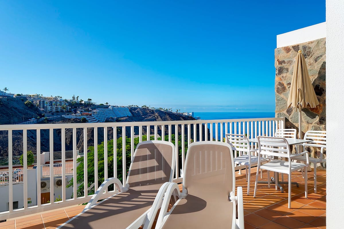 Premium bedding, in-room safe, free rollaway beds, free WiFi