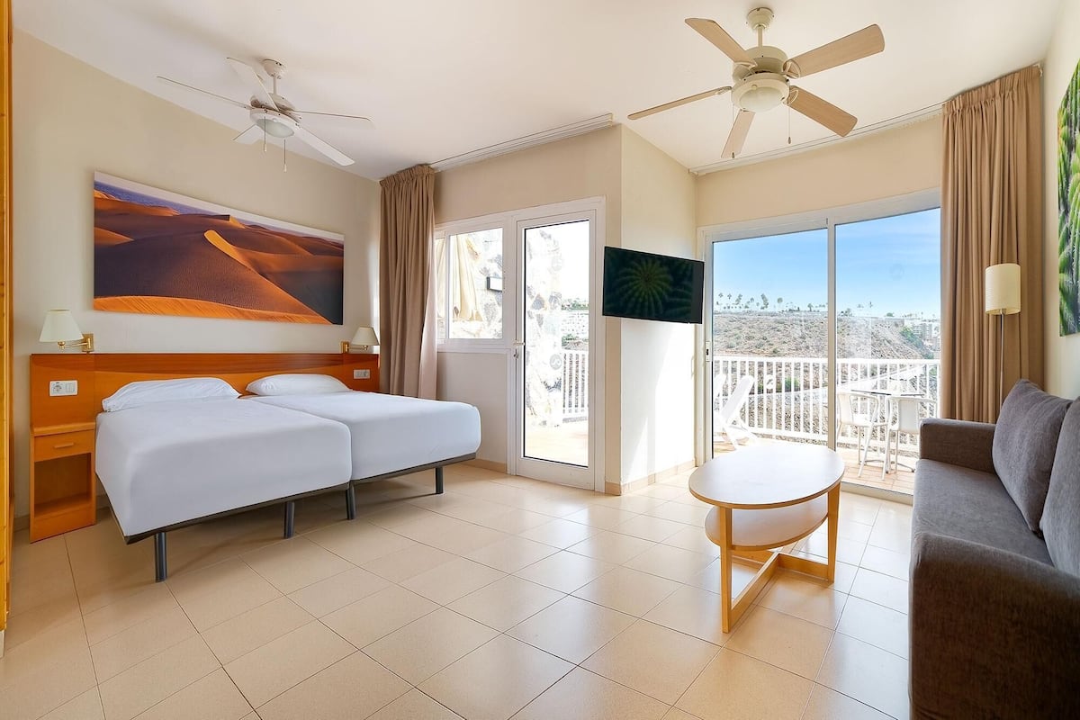 premium bedding, free rollaway beds, free wifi, bed sheets