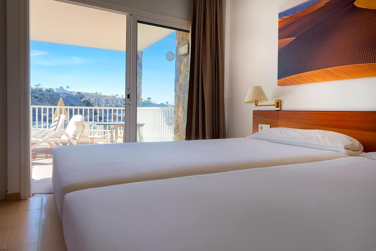 premium bedding, free rollaway beds, free wifi, bed sheets