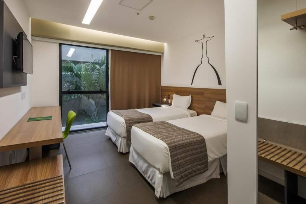1 habitación, minibar y caja de seguridad en la habitación