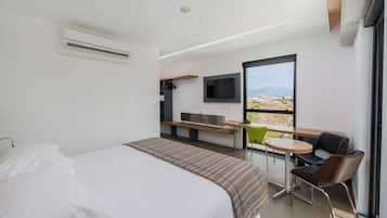 1 quarto, frigobar, cofres nos quartos, cortinas blackout
