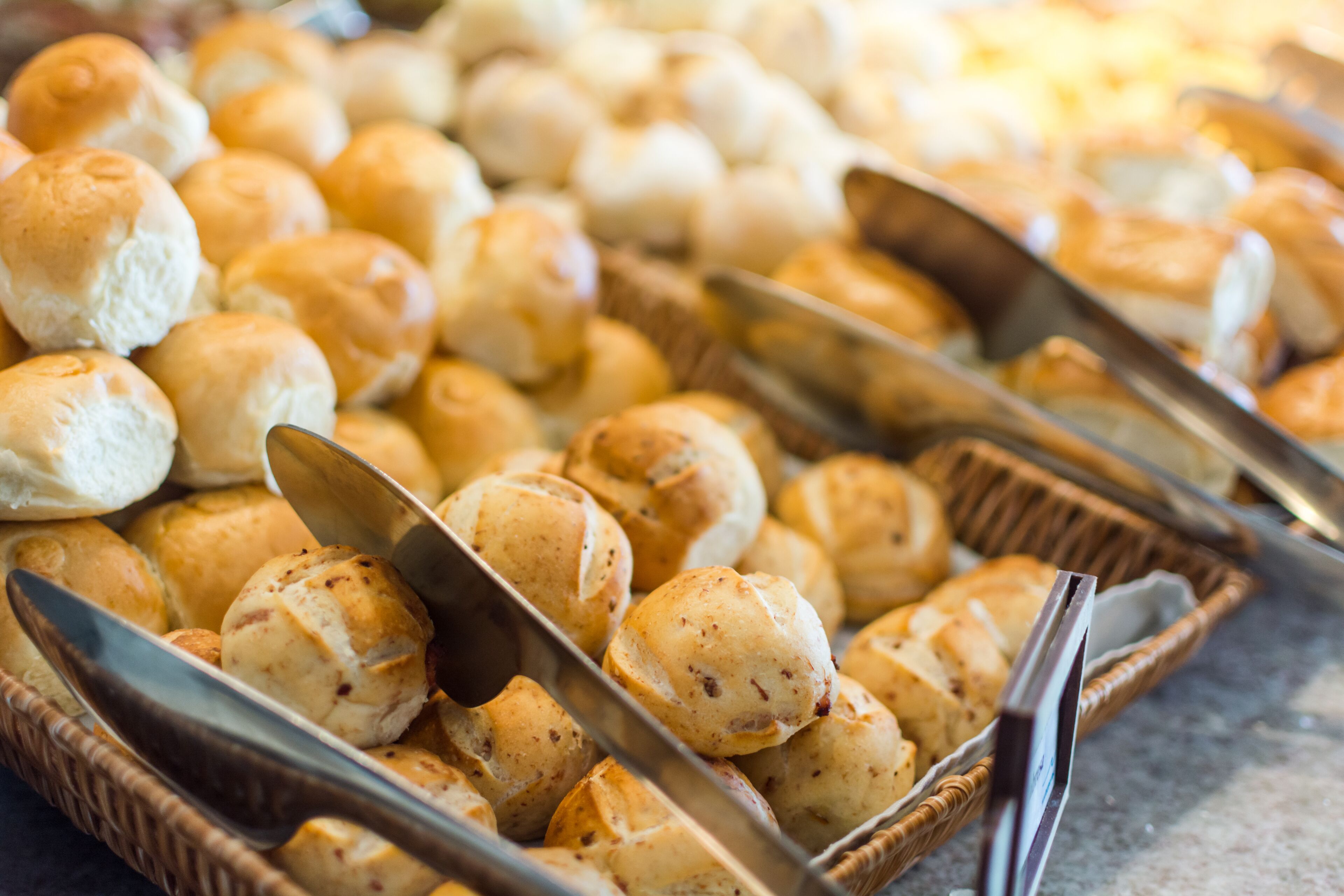 Daily buffet breakfast (BRL 40.00 per person)