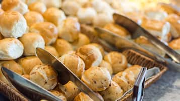 Desayuno buffet (BRL 40.00 por persona)