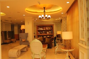 Lobby sitting area - Imara Hotel Palembang (Palembang)