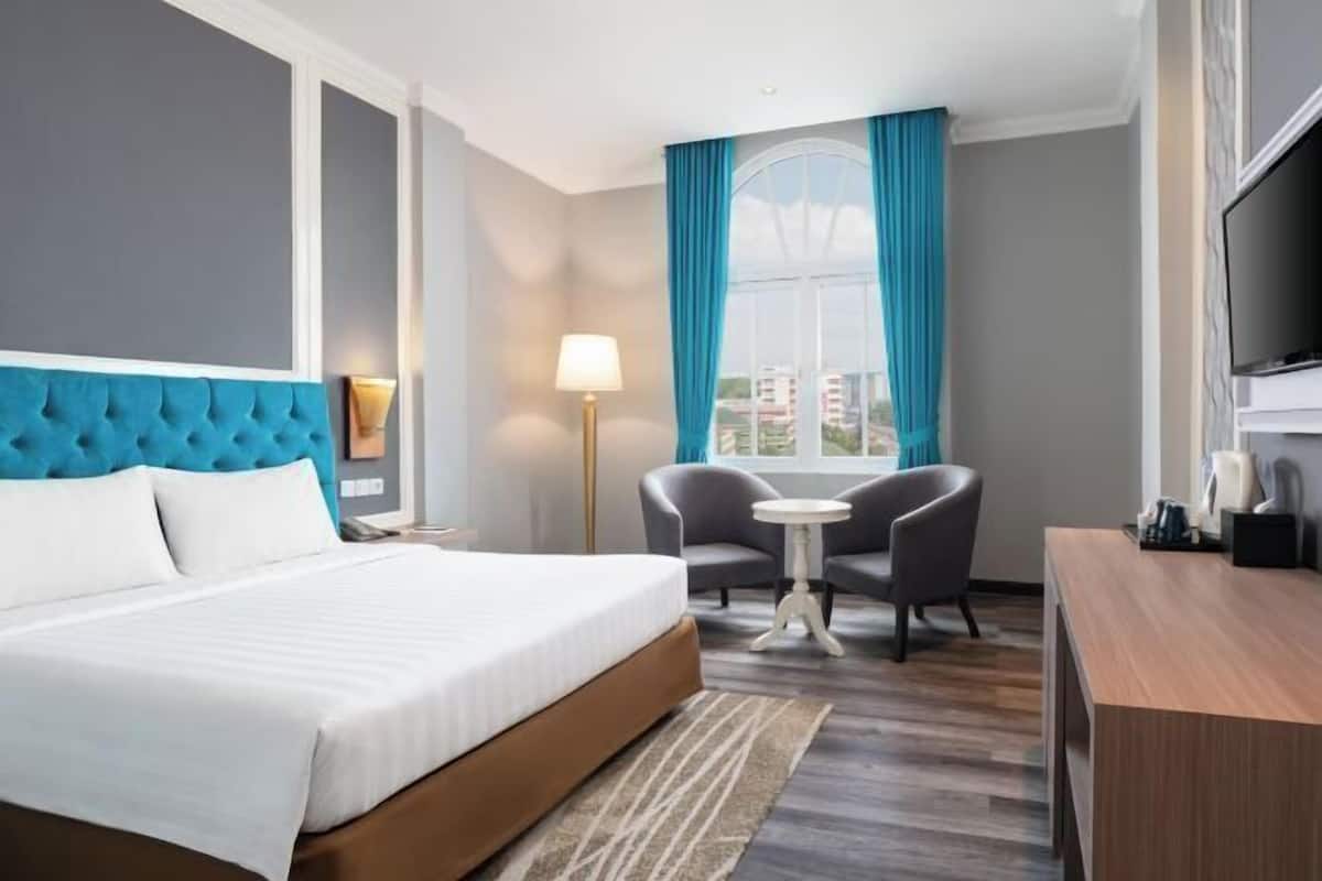 Minibar, in-room safe, desk, rollaway beds