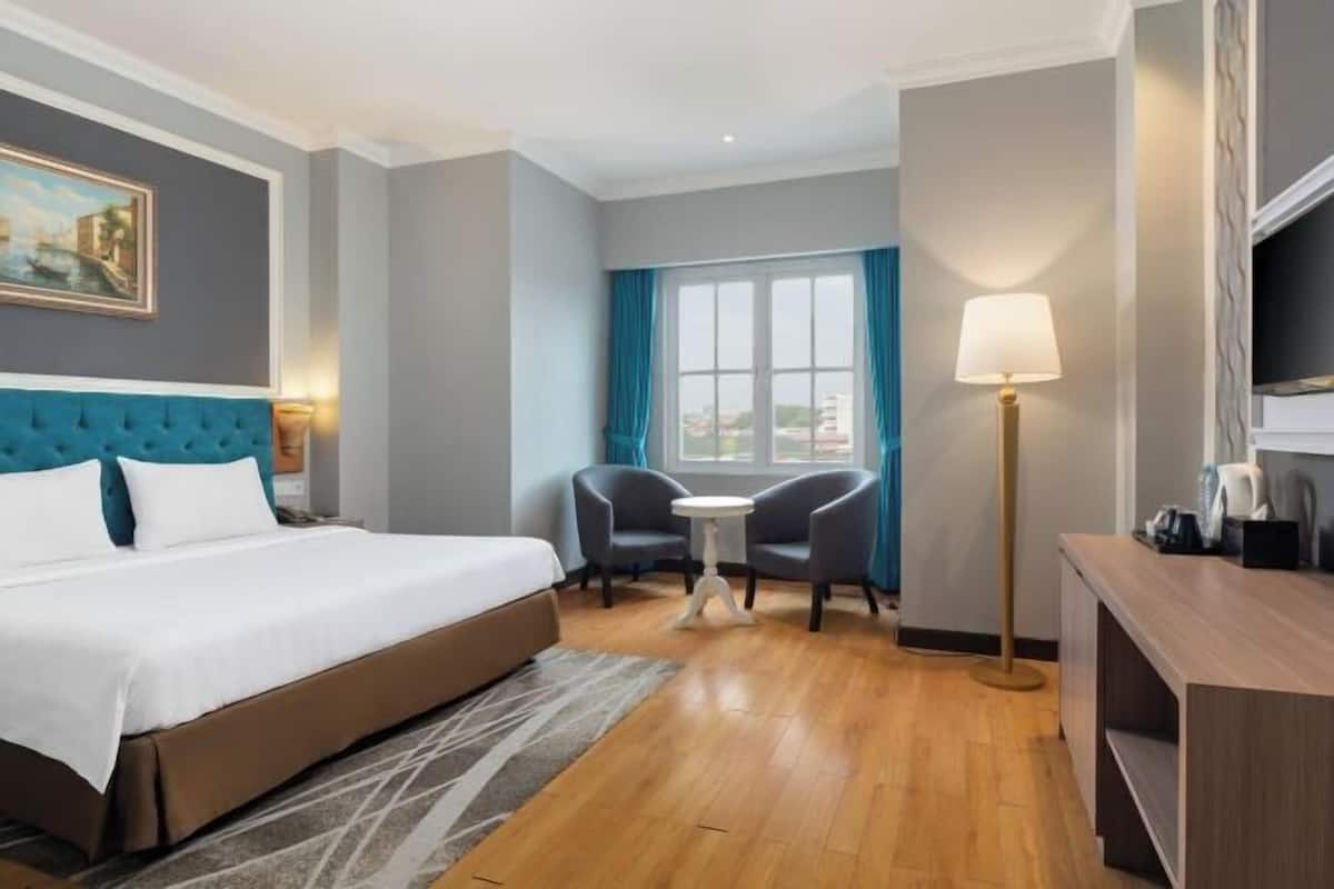 Minibar, in-room safe, desk, rollaway beds (surcharge)