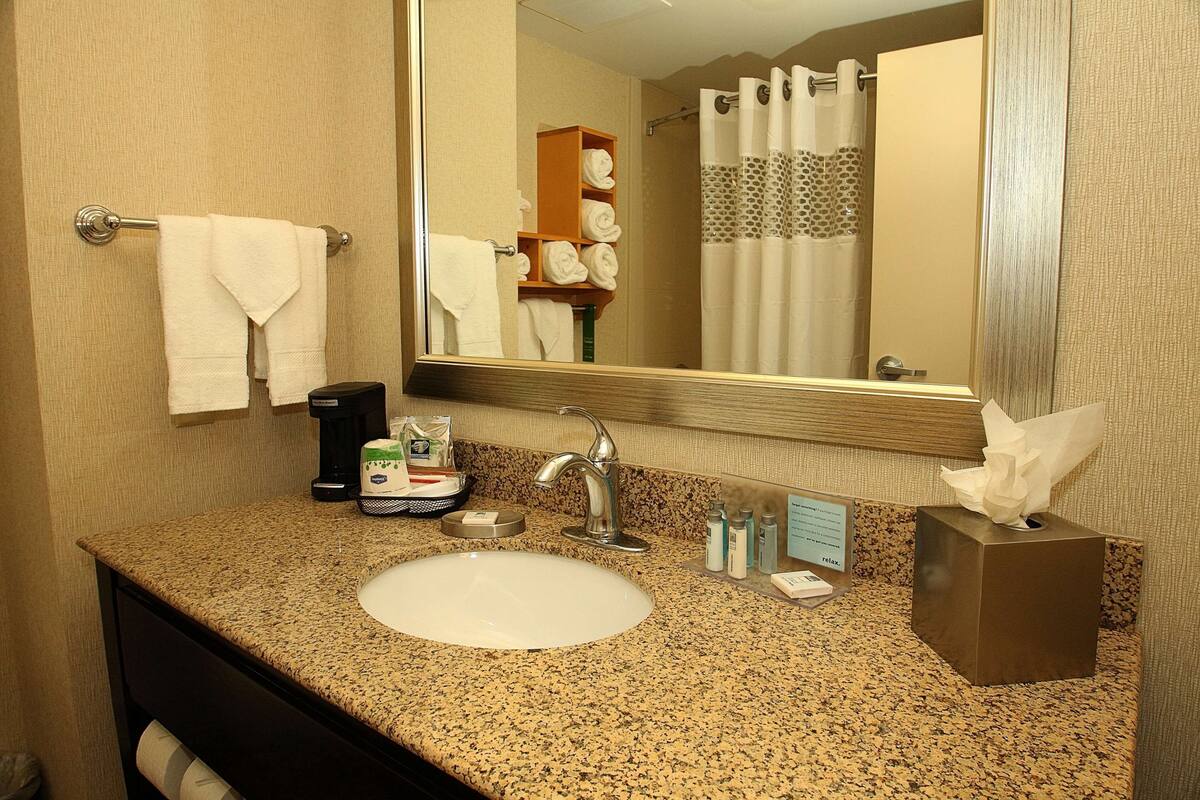 free toiletries, towels