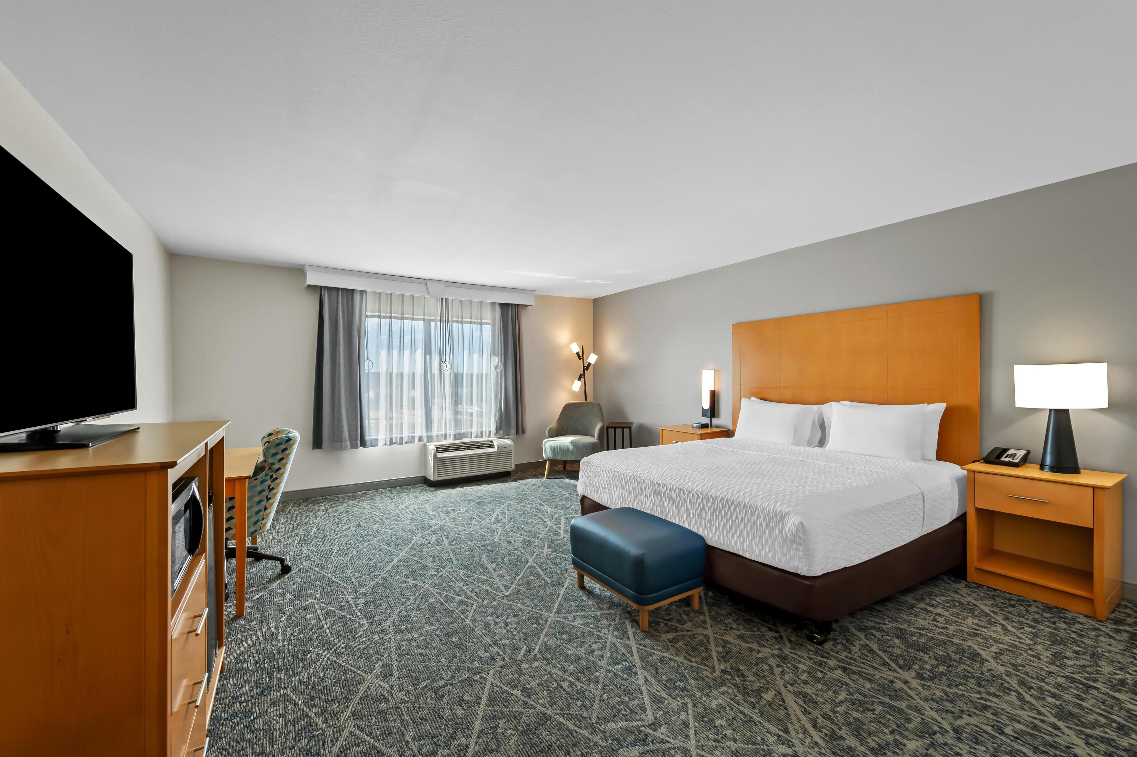 Room, 1 Katil Raja (King), Accessible, Non Smoking | Peralatan tempat tidur premium, katil bayi/kot (percuma) 