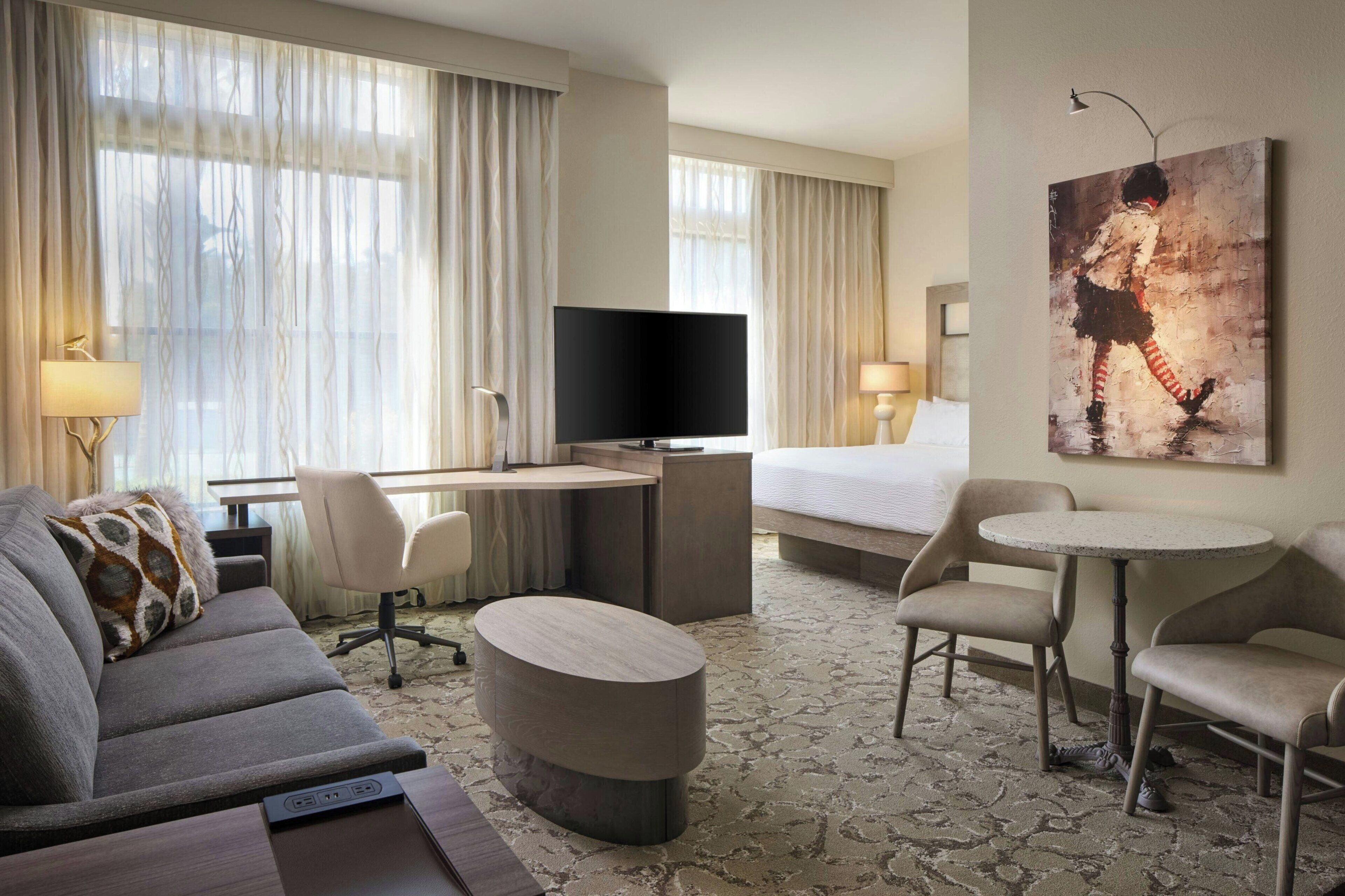 Estudio, 1 cama de matrimonio grande con sofá cama | Ropa de cama de alta calidad, caja fuerte, cortinas opacas