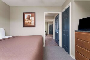 Suite, 1 Bedroom, Non Smoking | 1 bedroom, desk, laptop workspace, iron/ironing board