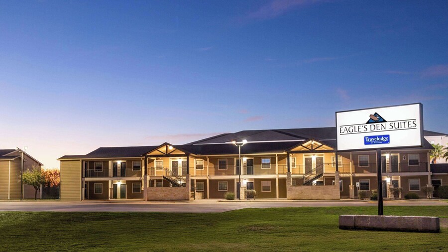 Eagle's Den Suites Kenedy a Travelodge by Wyndham
