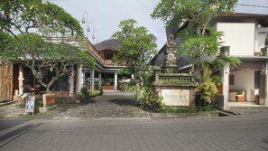 Property entrance - Putri Ayu Cottages (Ubud)