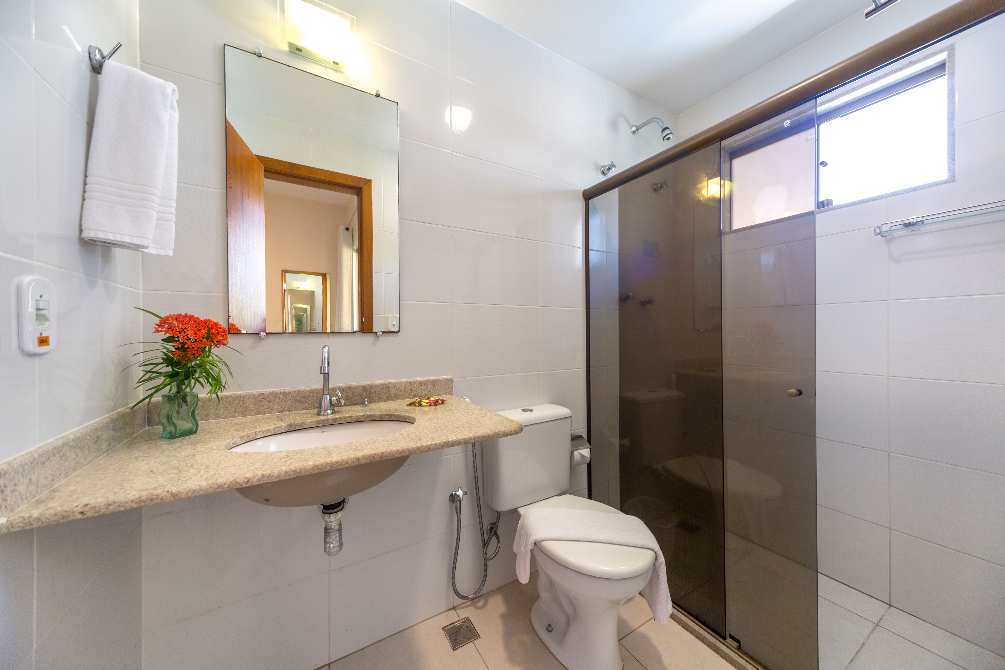 deluxe twin room | bathroom | shower, free toiletries, towels