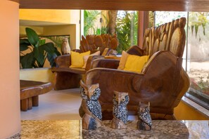 Lobby sitting area - Porto Geraes Praia Hotel (Porto Seguro)