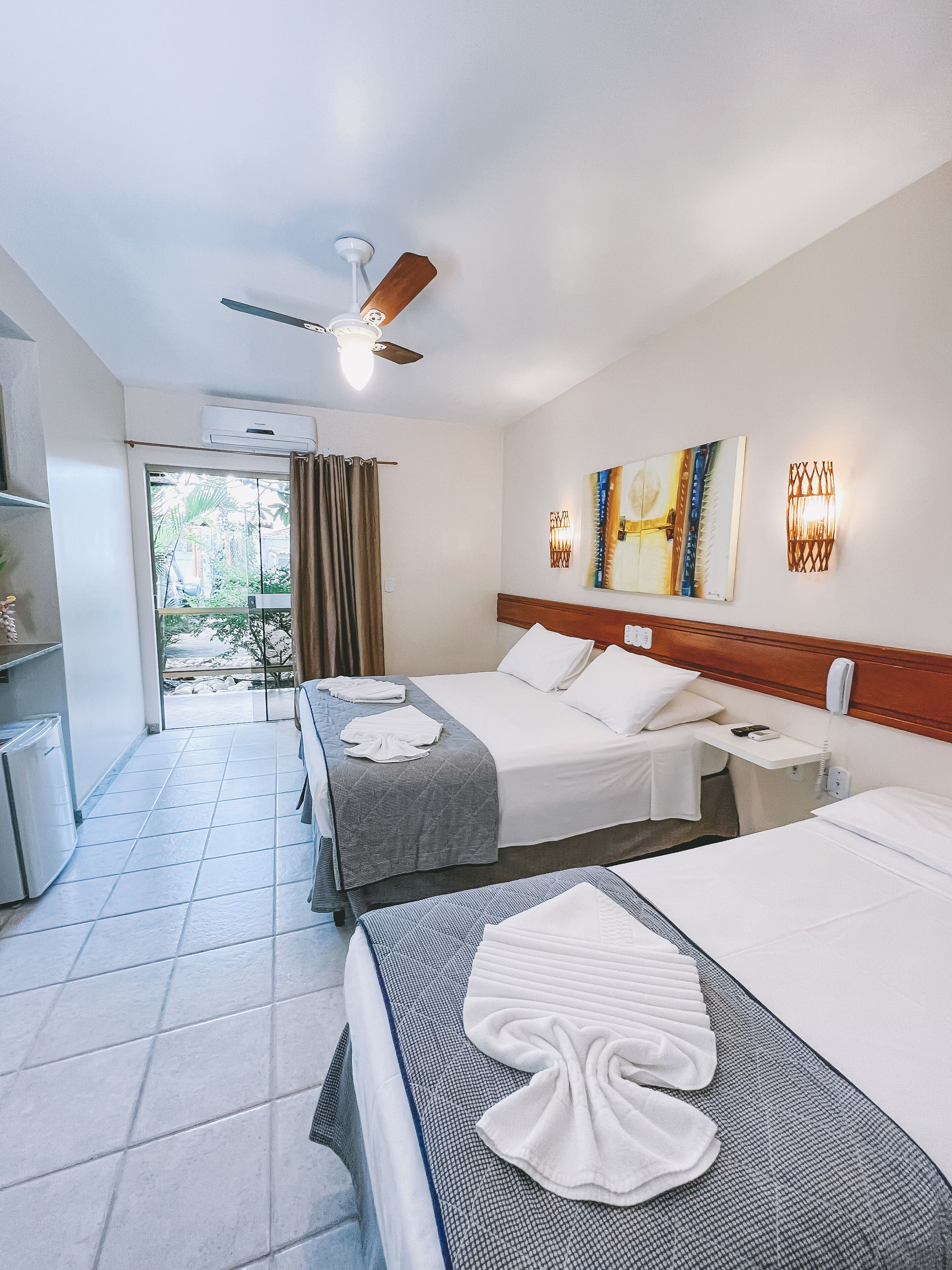 迷你吧、客房内保险箱、遮光窗帘、免费 WiFi