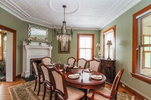 包含每日全套早餐