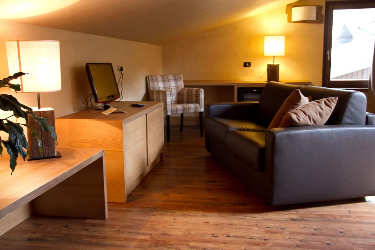 Suite | Living area | TV