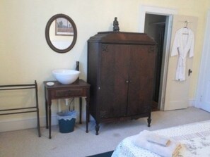 Superior Double Room, 1 Queen Bed, Non Smoking, Garden View | Individually decorated, individually furnished, desk, laptop workspace