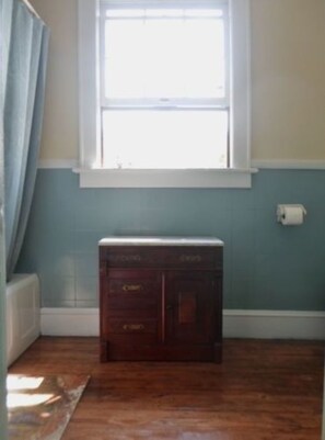 Articles de toilette gratuits, sèche-cheveux, serviettes fournies, savon